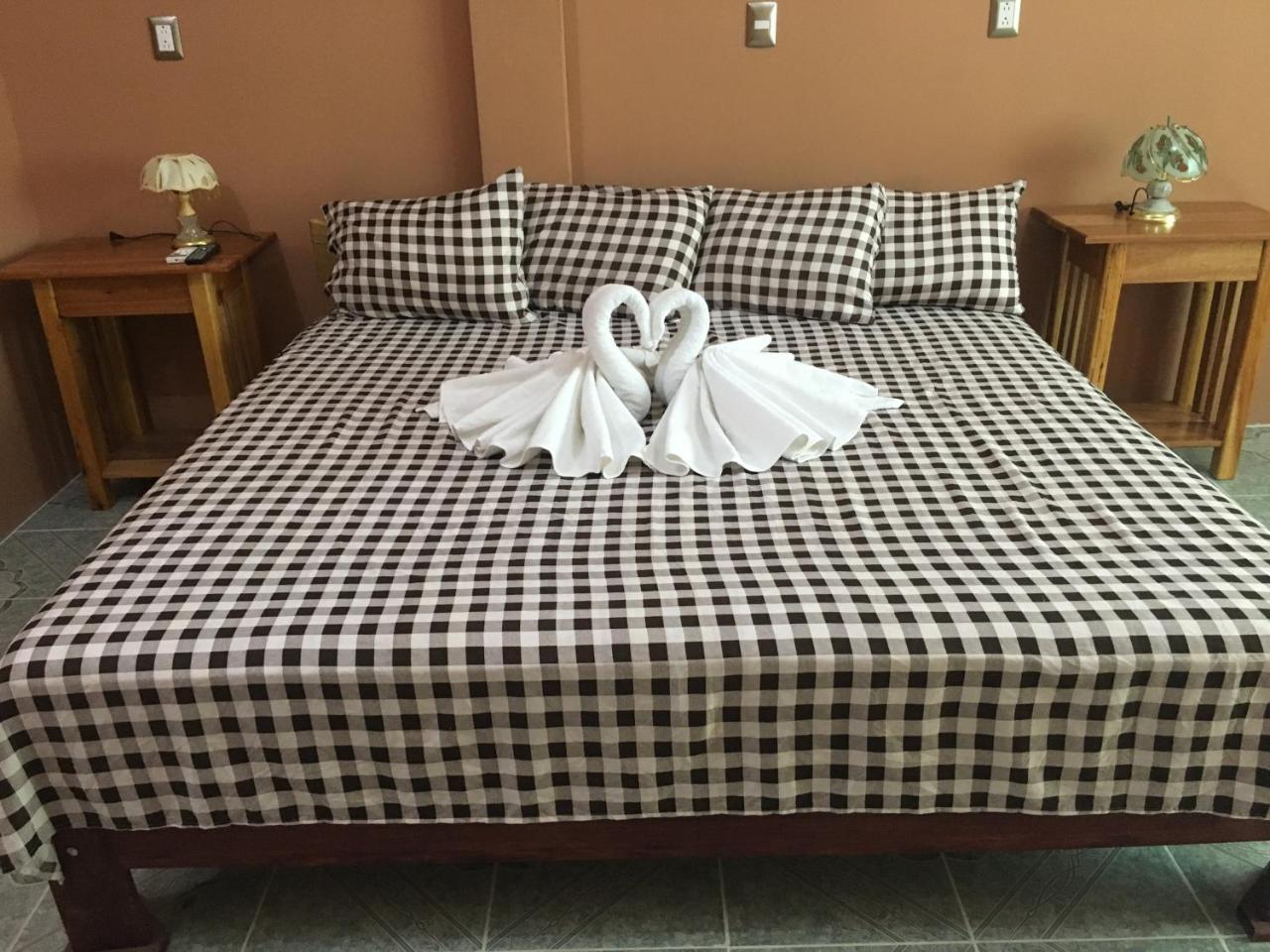 Sarteneja Inn Esterno foto
